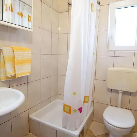 Kata Apartment Gornji Karin