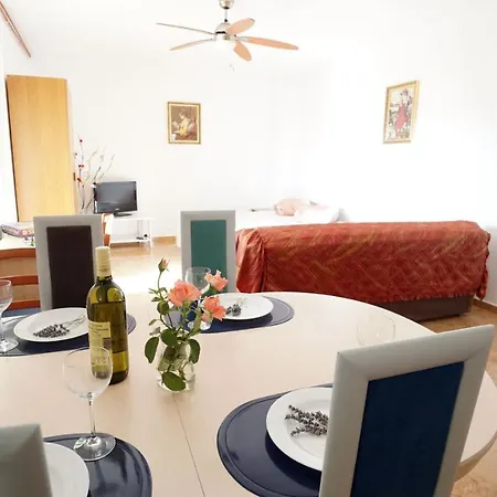 Kata Apartment Gornji Karin